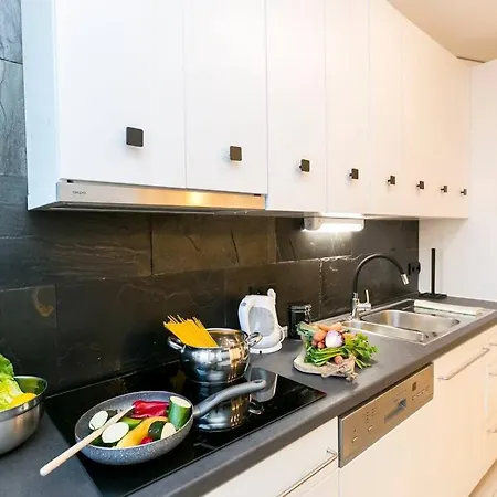 Piękne, Przestronne Mieszkanie Przy Placu Teatralnym.