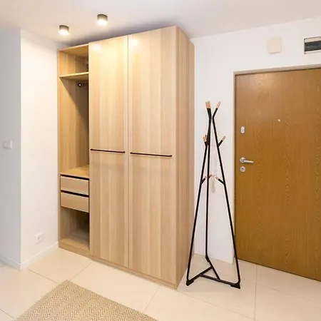 Piękne, Przestronne Mieszkanie Przy Placu Teatralnym. * Warszawa